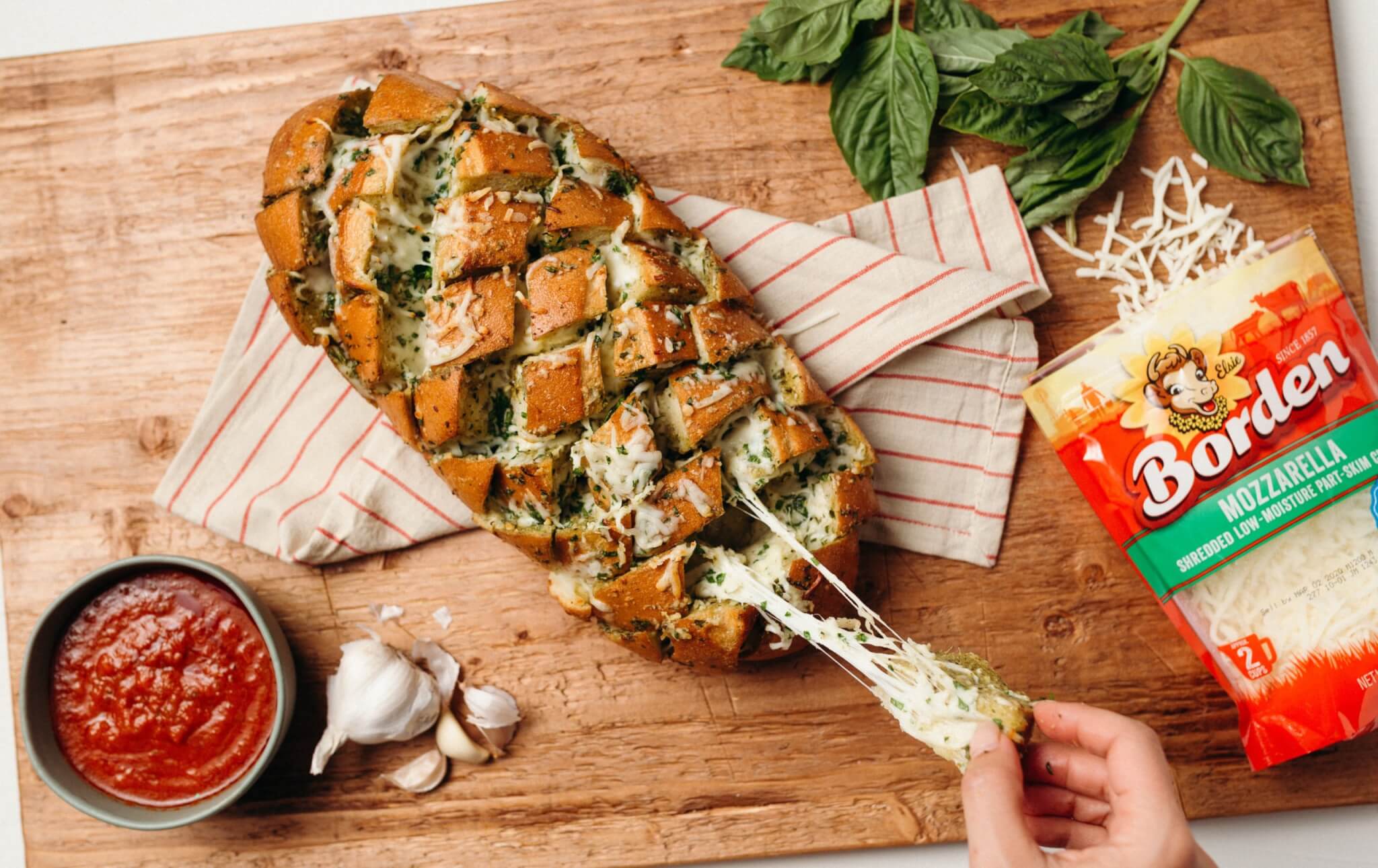 Split Cheesy Pull-Apart Garlic Bread - Borden® Cheese